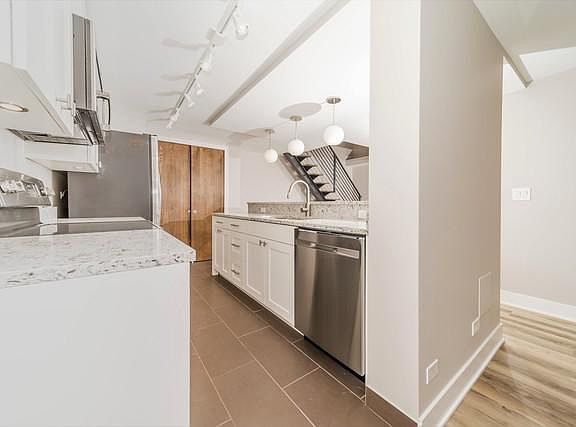 3rd image of 1221 N Dearborn Pkwy #1409S
