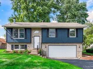 3 Deer Path, Lake In The Hills, IL 60156