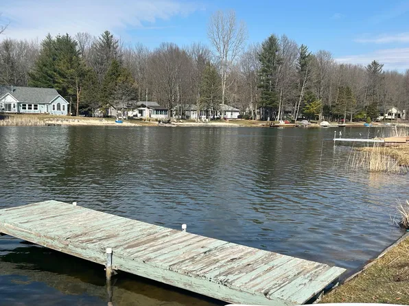 9158 Elmwood Ct #185, Stanwood, MI 49346