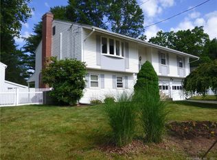 45 Fox Meadow Ln, West Hartford, CT 06107