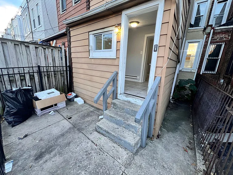 233 N Ramsey St — Photo 11