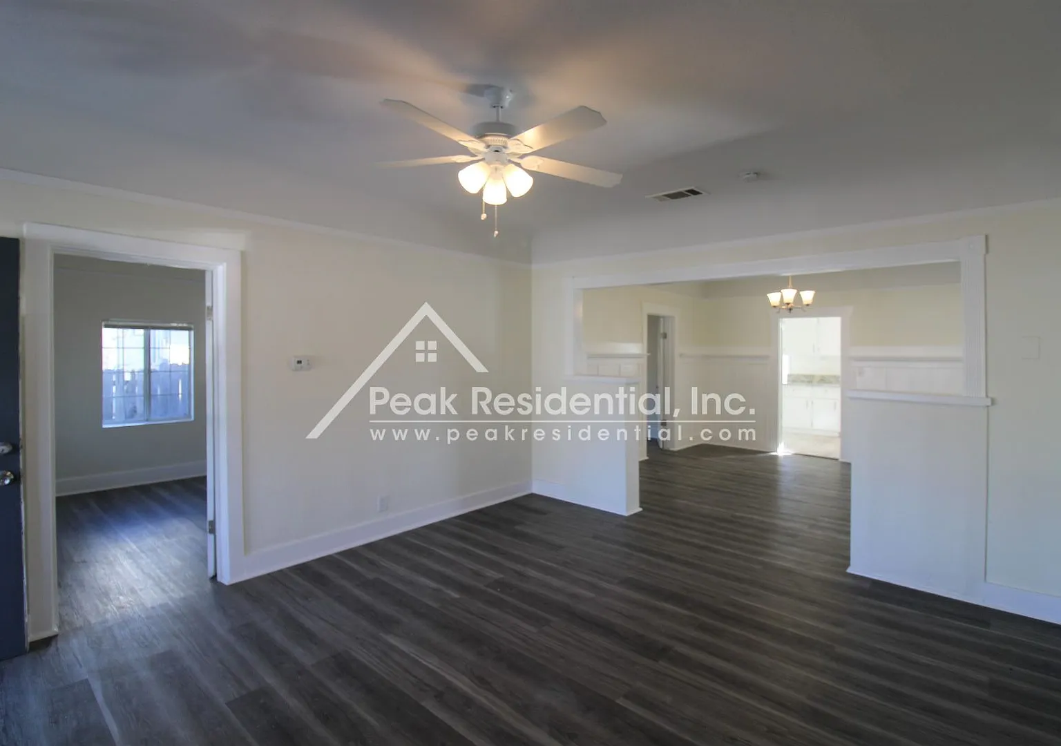 Updated 3bd/2ba North Sacramento House With Large Fenced Yard- Must See! — Photo 4