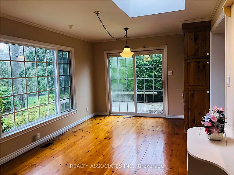 32 Almond Ave — Photo 6