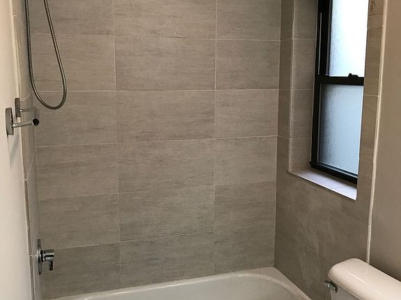 4th image of 3715-21 N Leavitt St #2
