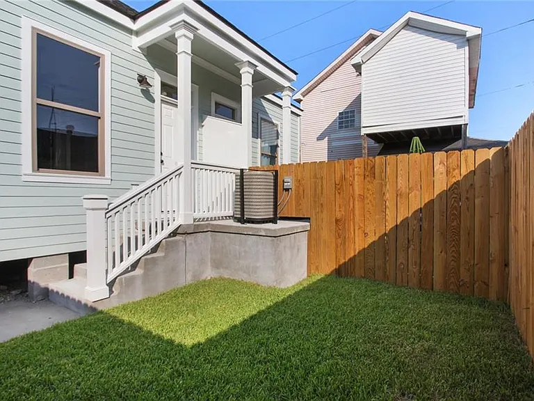 1827 Lapeyrouse St — Photo 13
