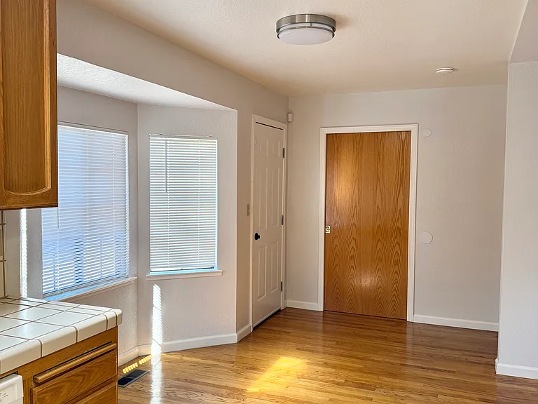 21677 McClellan Rd — Photo 11