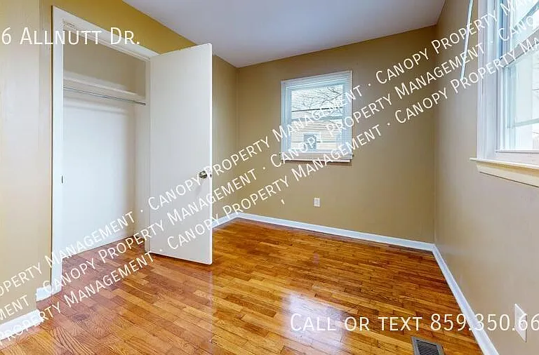 136 Allnutt Dr — Photo 2