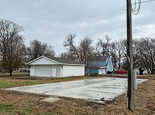 1006 Kentucky St, Elwood, KS 66024