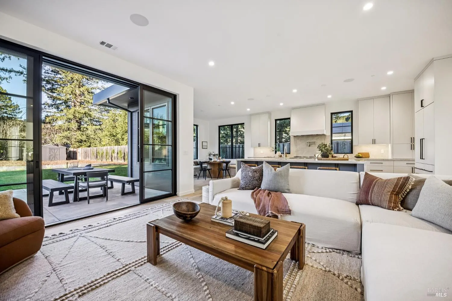 33 Fawn Drive photo 1
