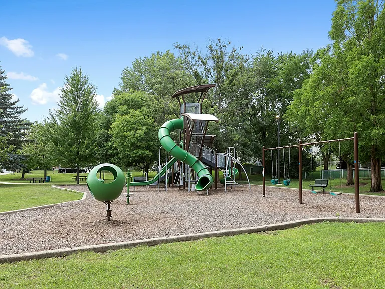 223 Foxhead Ct #B — Photo 12