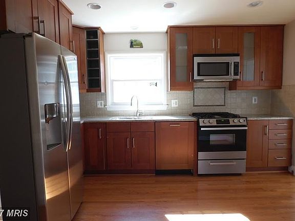 4th image of 7224 Van Ness Ct