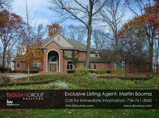 11353 Sandy Creek Dr, South Lyon, MI