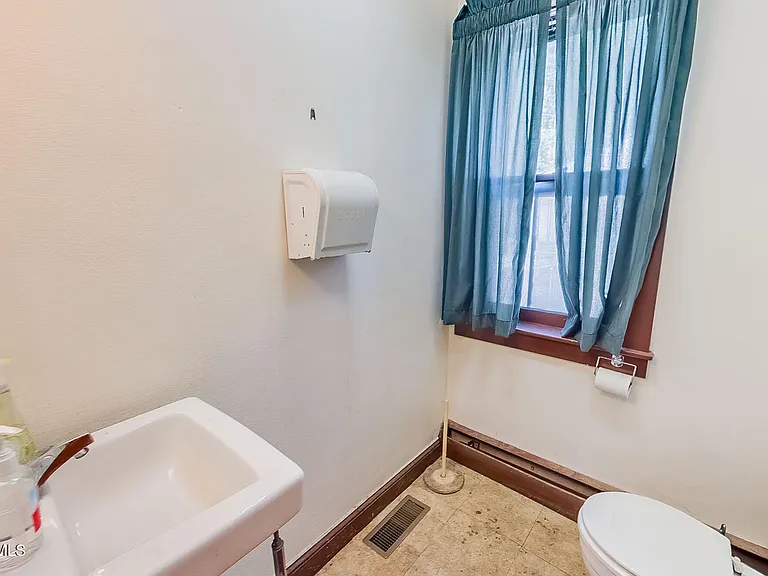 3825 Columbia Blvd #1 — Photo 16
