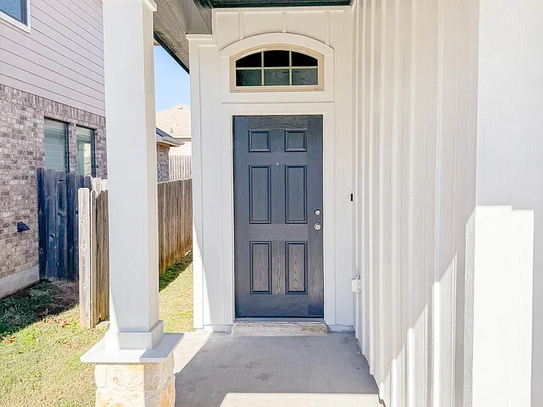 3407 Castleton Dr — Photo 3