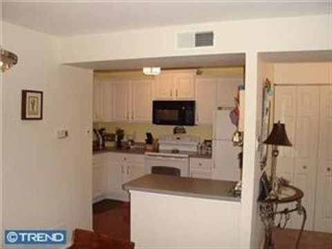 2nd image of 816 Putnam Blvd