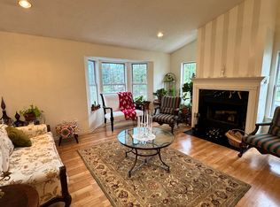 27 Columbus Dr, Franklin Park, NJ 08823