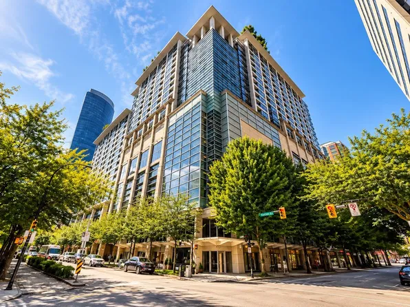 938 Smithe St #2102, Vancouver, BC V6Z 3H8