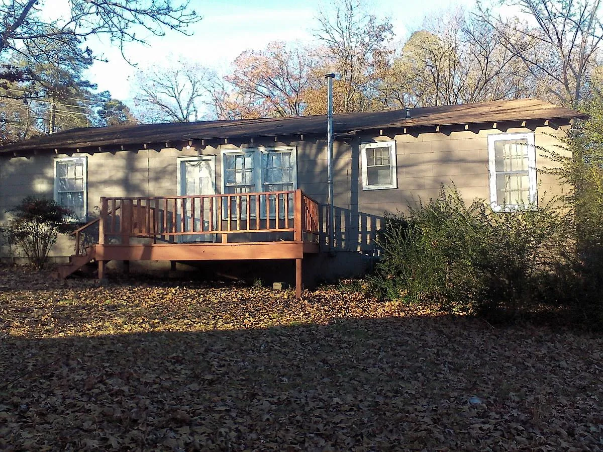 3 bed, 1036 sqft, $875 — Photo 2