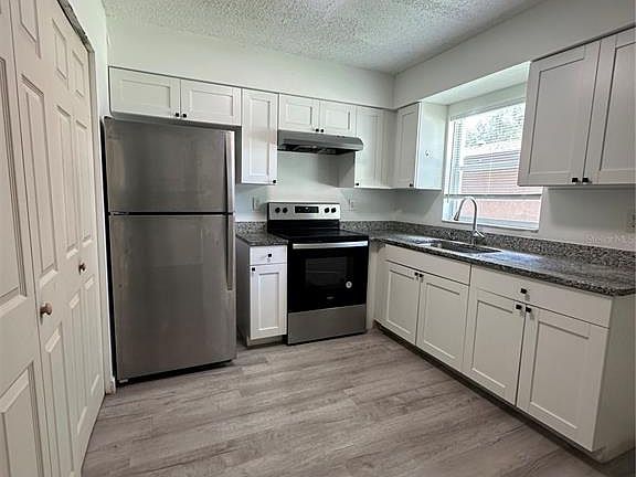 2nd image of 704 Sunset Ave #B