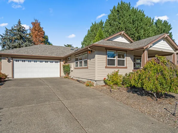 918 Schaefers Ln, Grants Pass, OR 97526