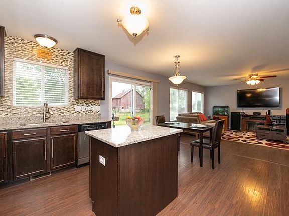 4th image of 39778 Waterloo Dr