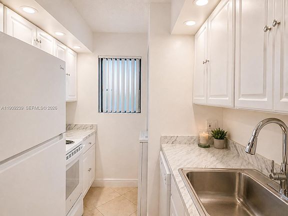 5th image of 523 Trace Cir APT 105