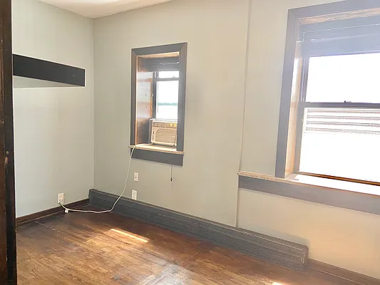 Rented by E Realty International Corp | media 22