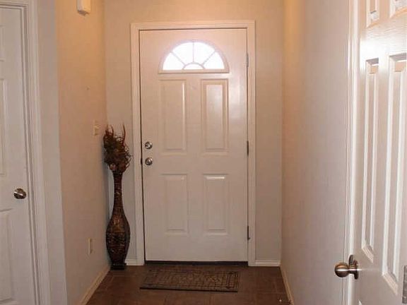 2nd image of 1007 Aster Dr