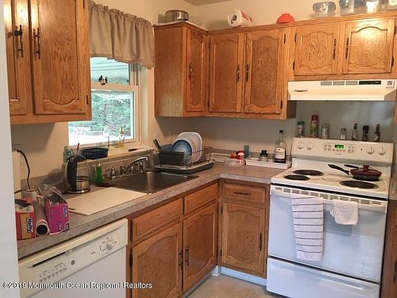 5th image of 19 Bowie Dr