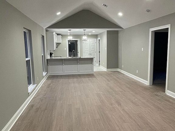 3rd image of 211 Harvest Ln