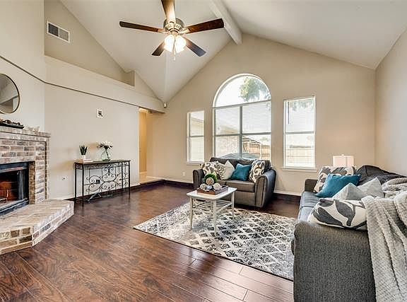 3rd image of 1501 Spicewood Dr