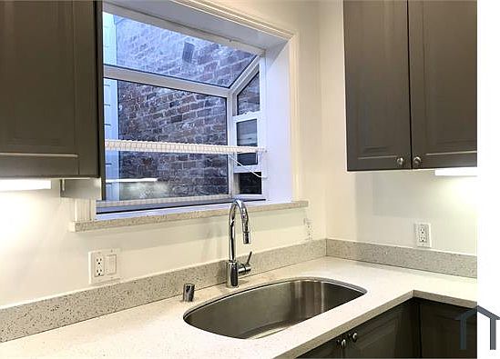 3rd image of 4585 Mission St #1