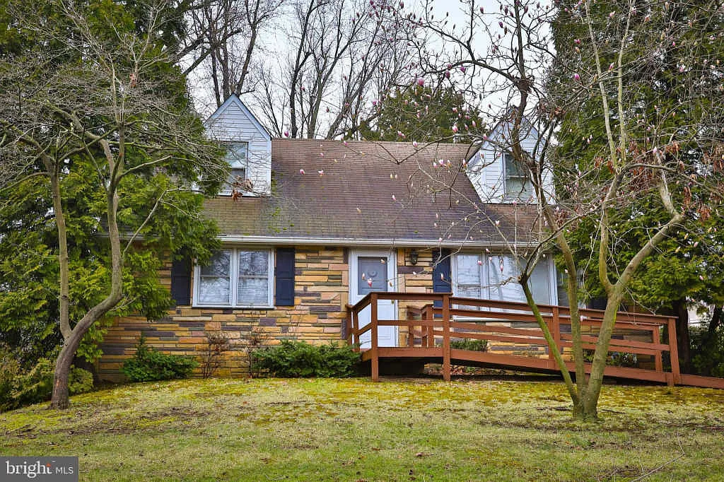 3242 Philmont Ave photo 1