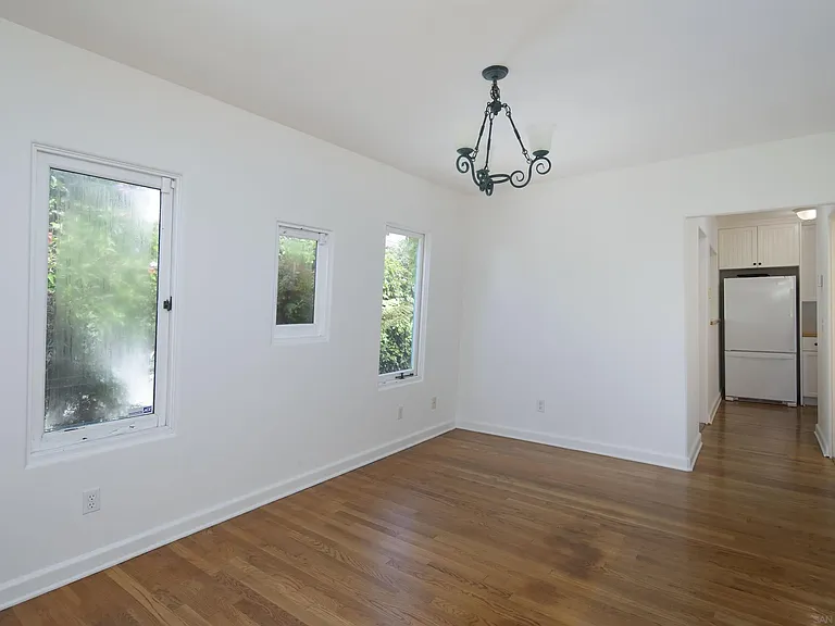 409 Dunemere Dr — Photo 6