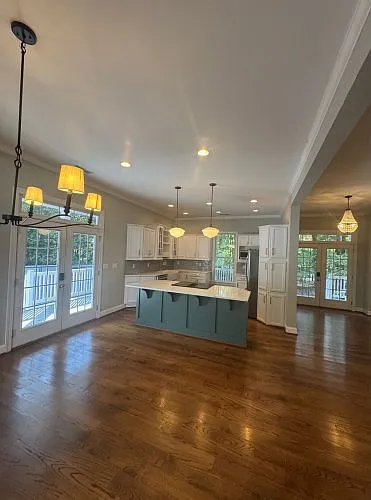 3 bed, 3246 sqft, $2,500 — Photo 2