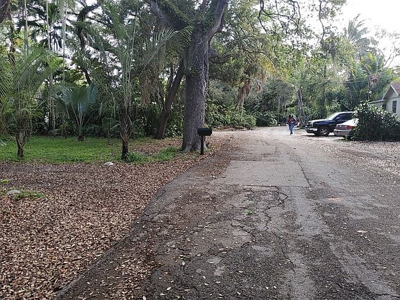 4th image of 333 NE 86th St
