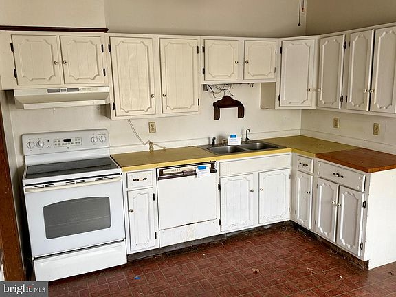 3rd image of 127 Highland Ave