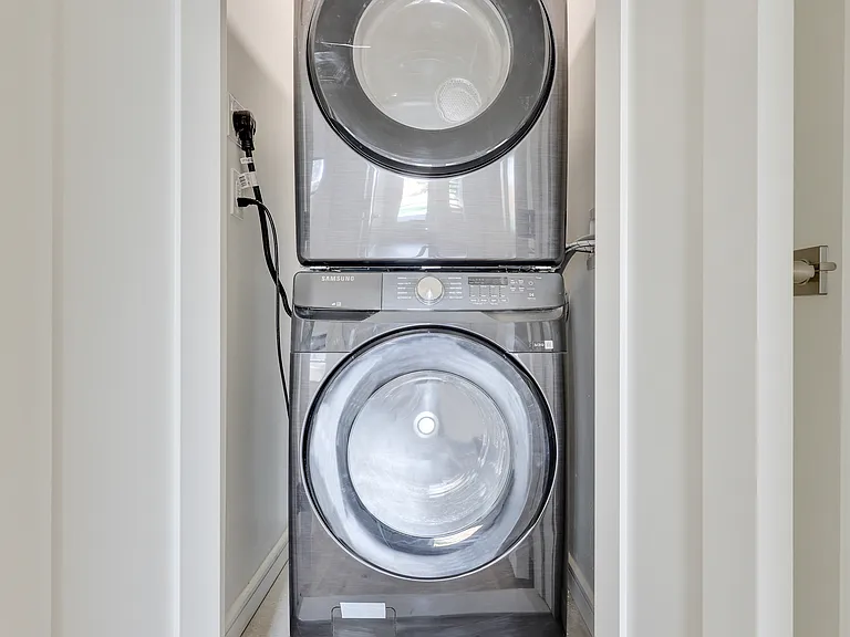 1107 Jefferson Ave #1 — Photo 6