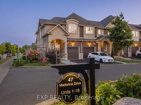 47 W Madonna Dr #10, Hamilton, ON L9B 0H2