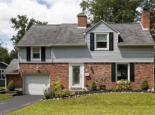 83 Meadowbrook Rd, Williamsville, NY 14221