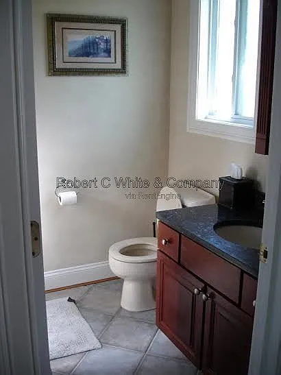 114 Queen St — Photo 11