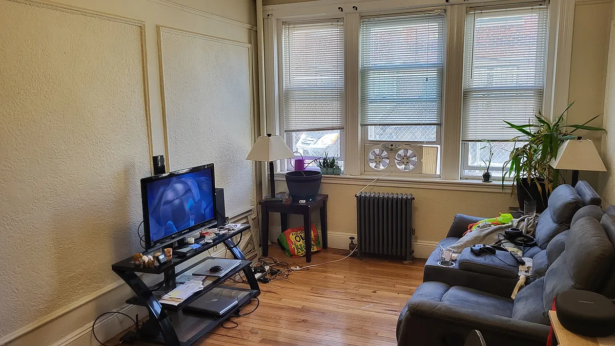Photo 2 of 16 - 1691 Commonwealth Ave #7 - Brighton, MA Building Photo - 1691 Commonwealth Ave #7