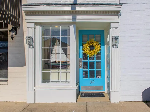 32 N Main St, Kilmarnock, VA 22482