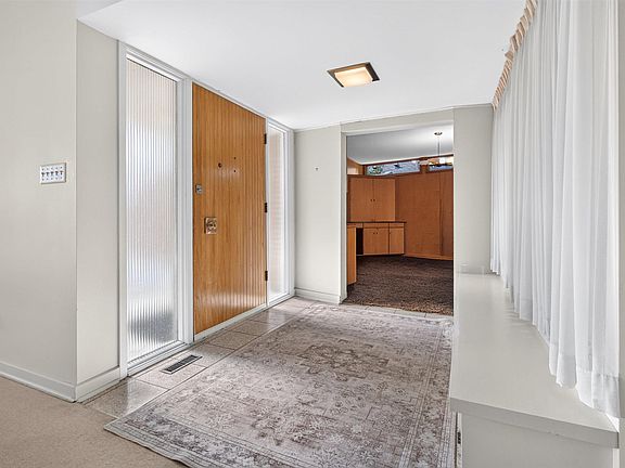 3rd image of 13842 Ravine Dr NW