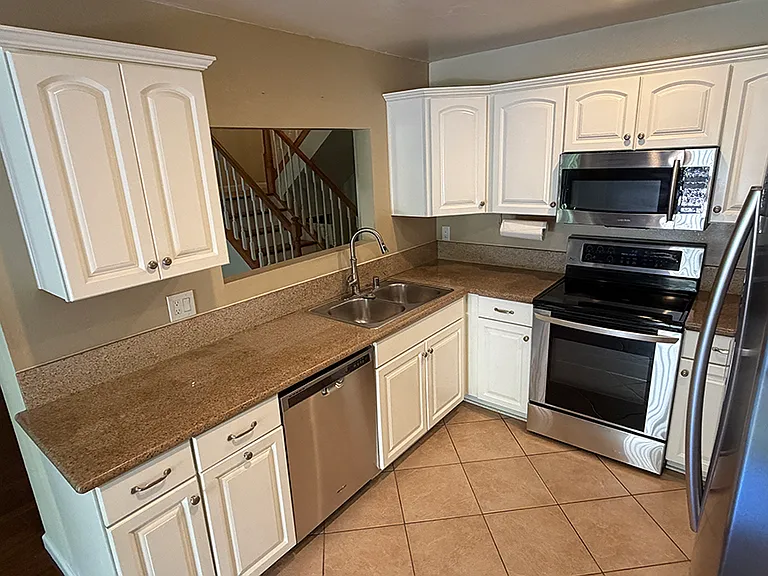 697 Ascot Dr #G — Photo 3