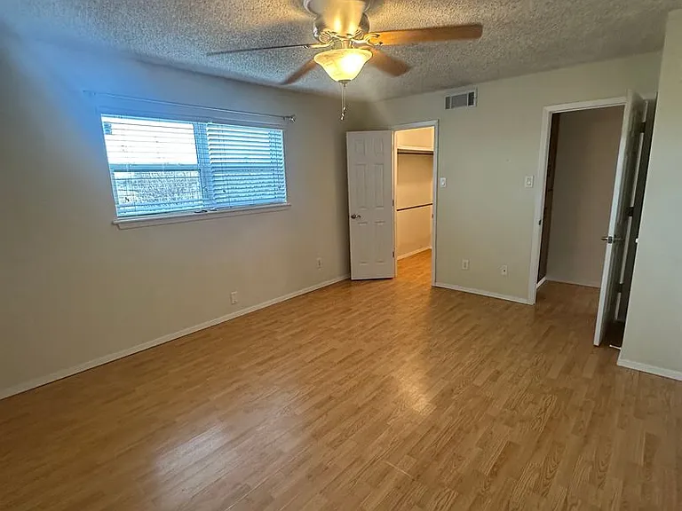 1411 Hickory St — Photo 12