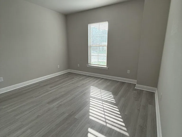 404 Sparrowhawk St — Photo 10