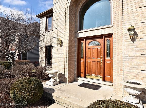 2nd image of 1109 Thoroughbred Cir