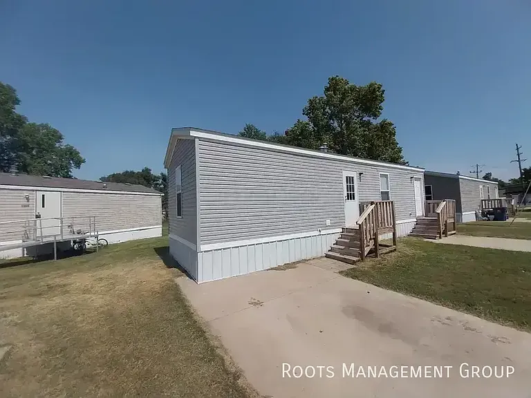1812 Dover Dr #1812D — Photo 2