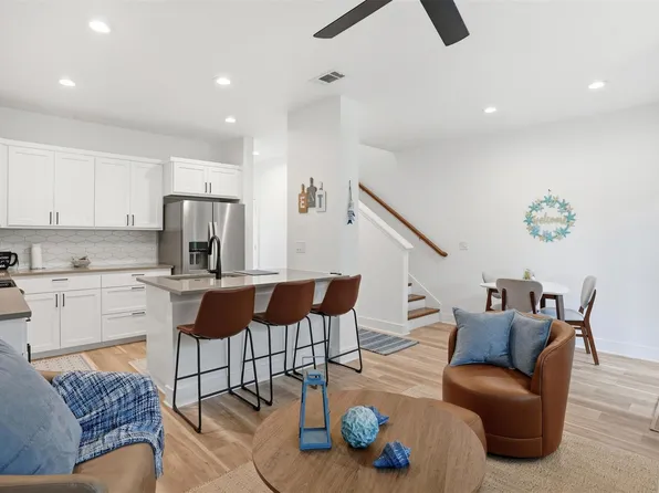 512 Palmer Dr, Lago Vista, TX 78645
